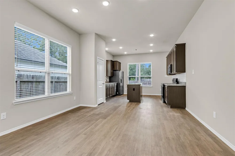 910 Cherokee Drive Montgomery, TX 77316