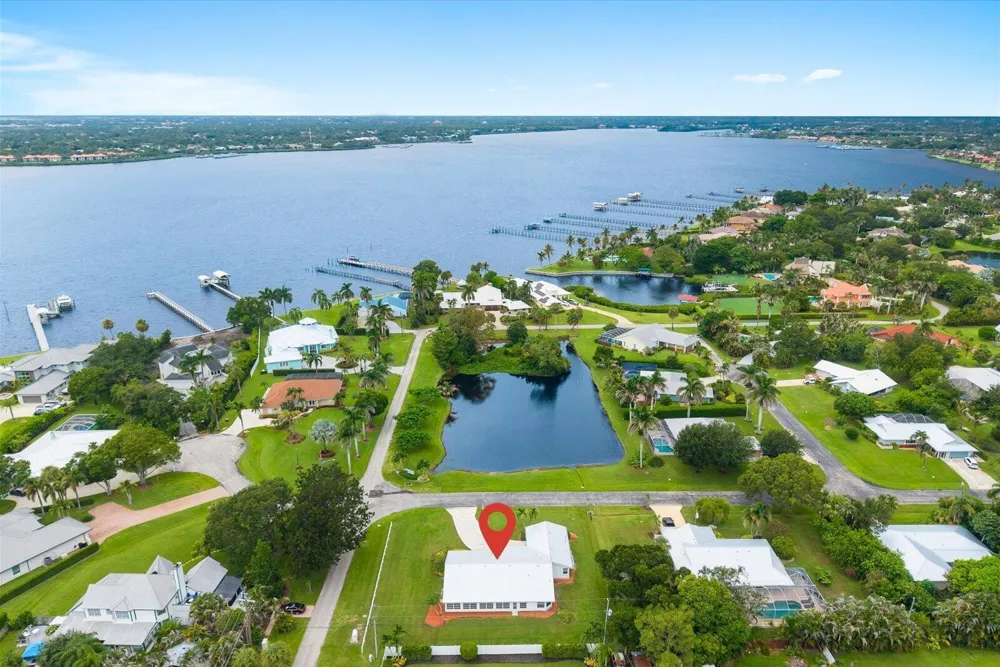 2375 NW Cove View Stuart, FL 34994