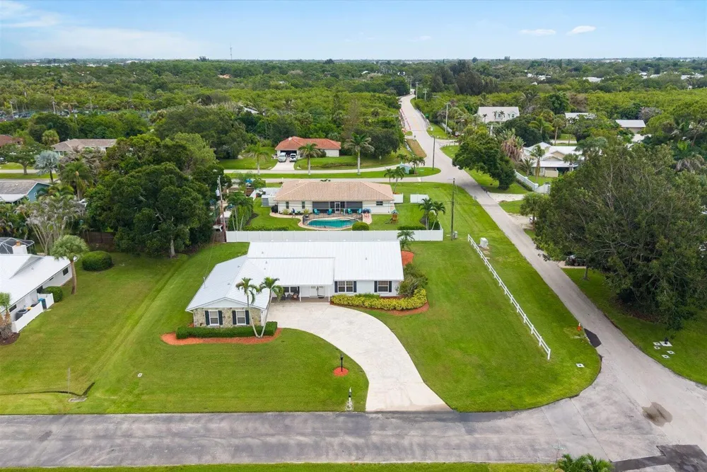 2375 NW Cove View Stuart, FL 34994