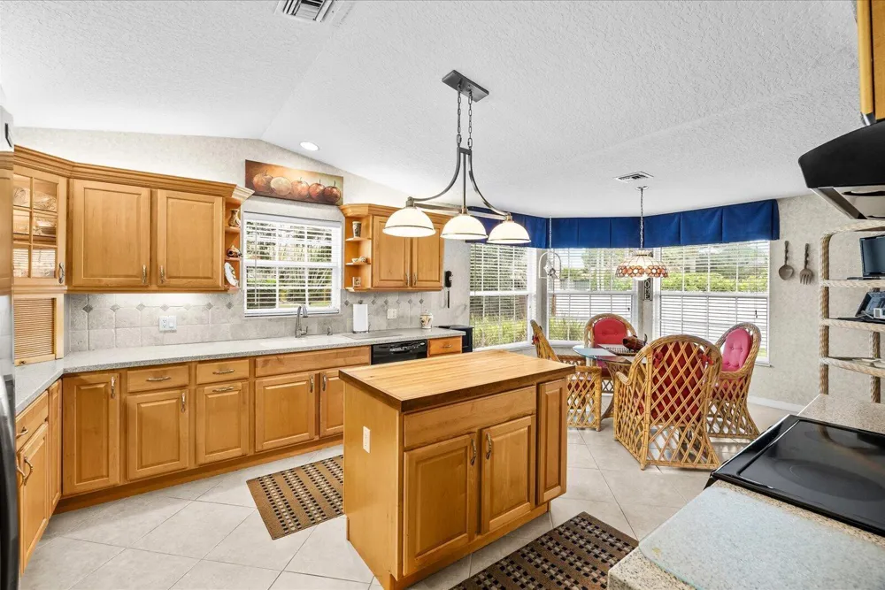 2375 NW Cove View Stuart, FL 34994