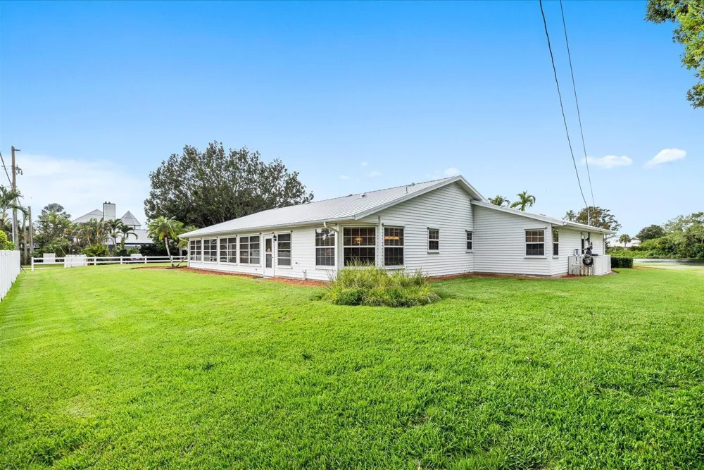 2375 NW Cove View Stuart, FL 34994