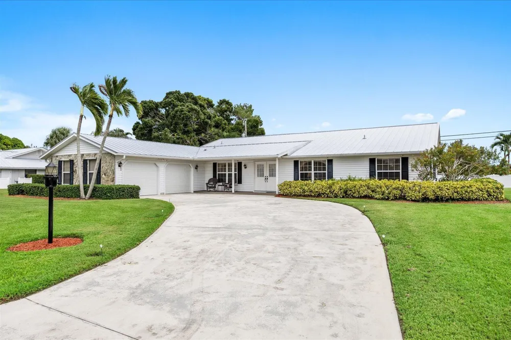2375 NW Cove View Stuart, FL 34994