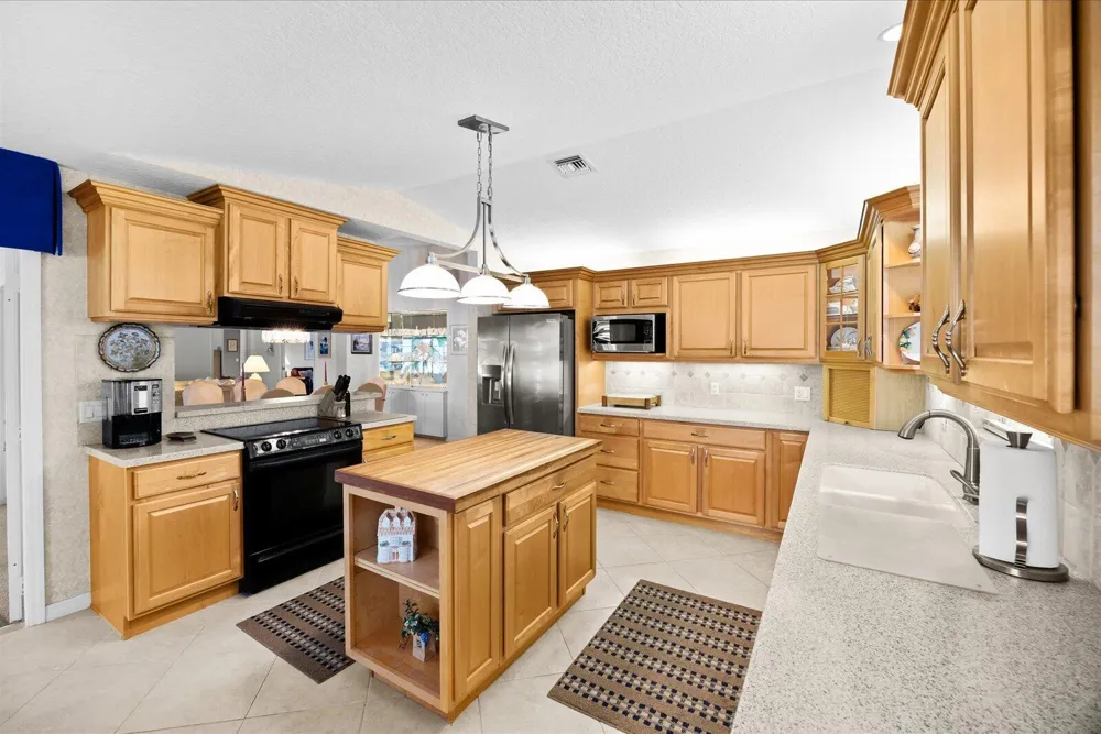 2375 NW Cove View Stuart, FL 34994