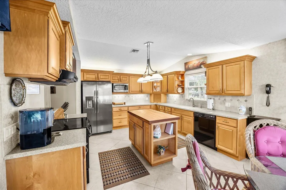 2375 NW Cove View Stuart, FL 34994