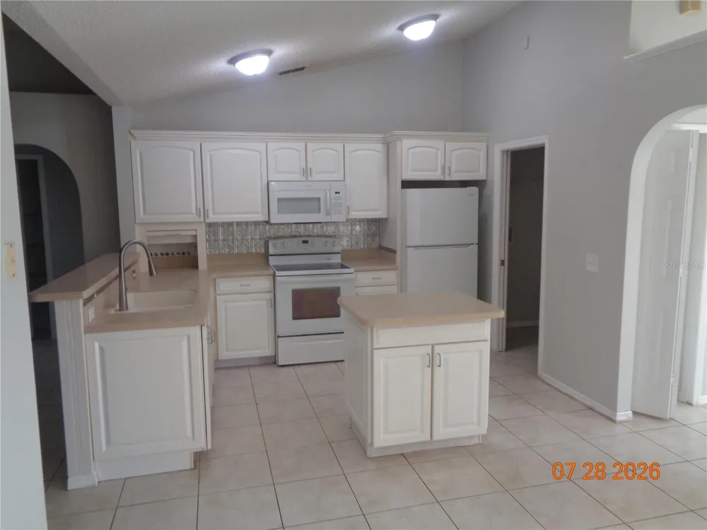 2610 GROVELAND AVENUE Deltona, FL 32725
