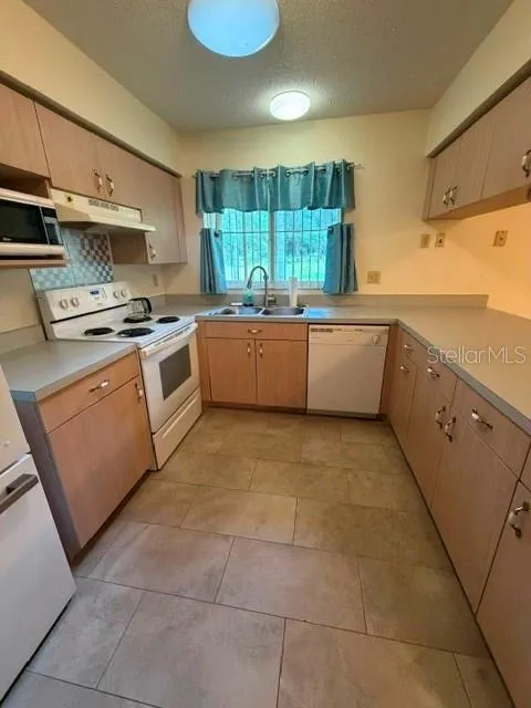 4729 SILVER CIRCLE Zephyrhills, FL 33541