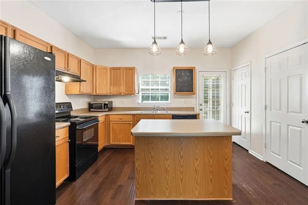 2086 Del Lago Circle Kennesaw, GA 30152