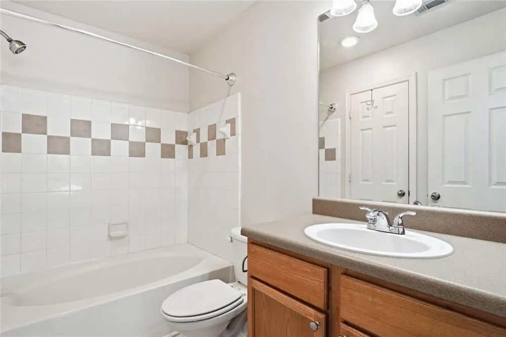 2086 Del Lago Circle Kennesaw, GA 30152