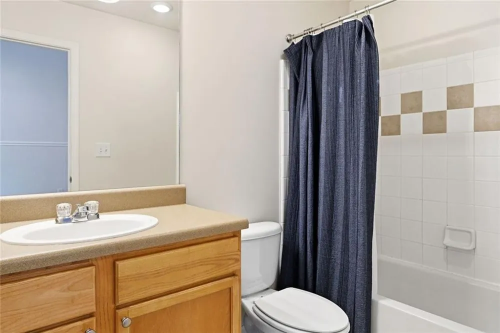 2086 Del Lago Circle Kennesaw, GA 30152