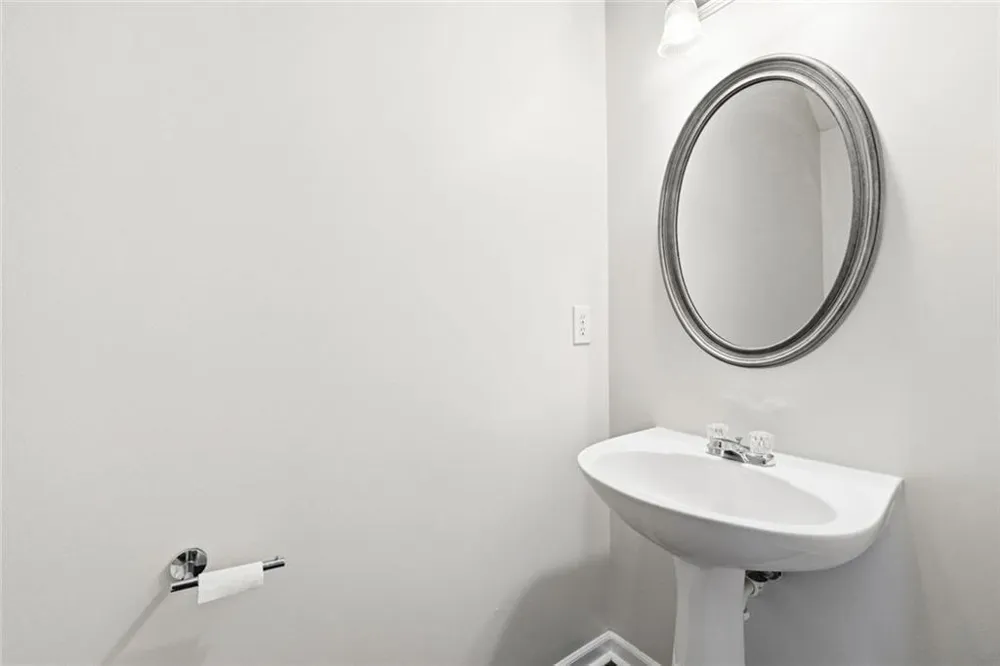 2086 Del Lago Circle Kennesaw, GA 30152