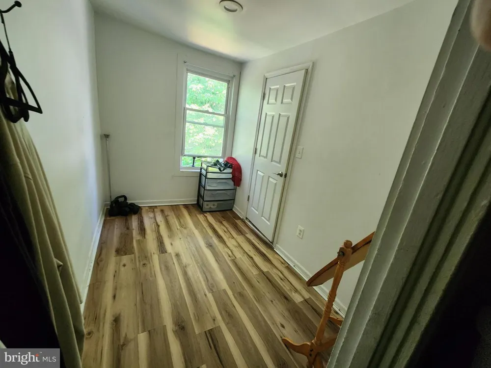 910 DUKELAND STREET Baltimore, MD 21216