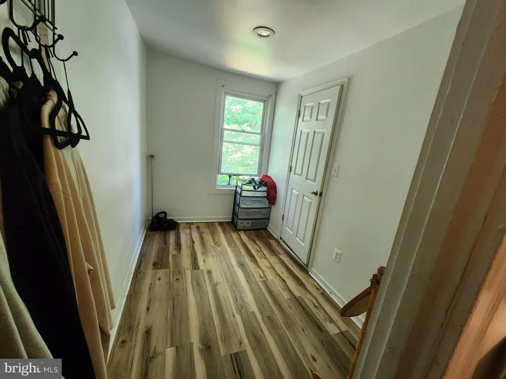 910 DUKELAND STREET Baltimore, MD 21216