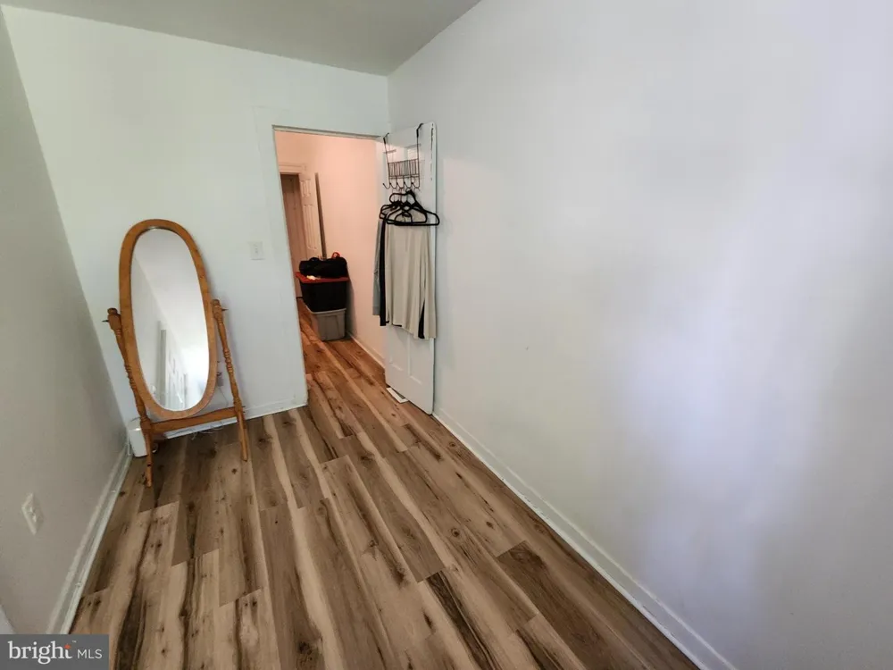 910 DUKELAND STREET Baltimore, MD 21216