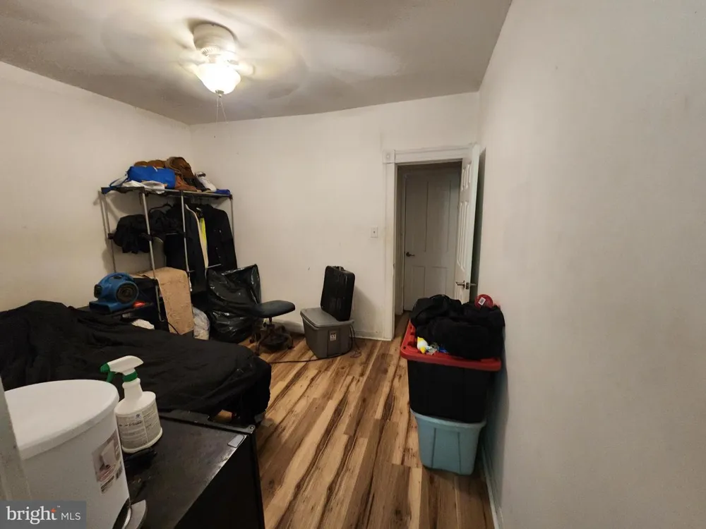910 DUKELAND STREET Baltimore, MD 21216