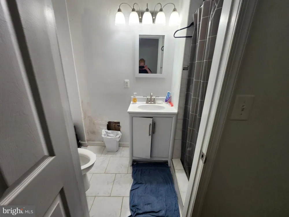 910 DUKELAND STREET Baltimore, MD 21216