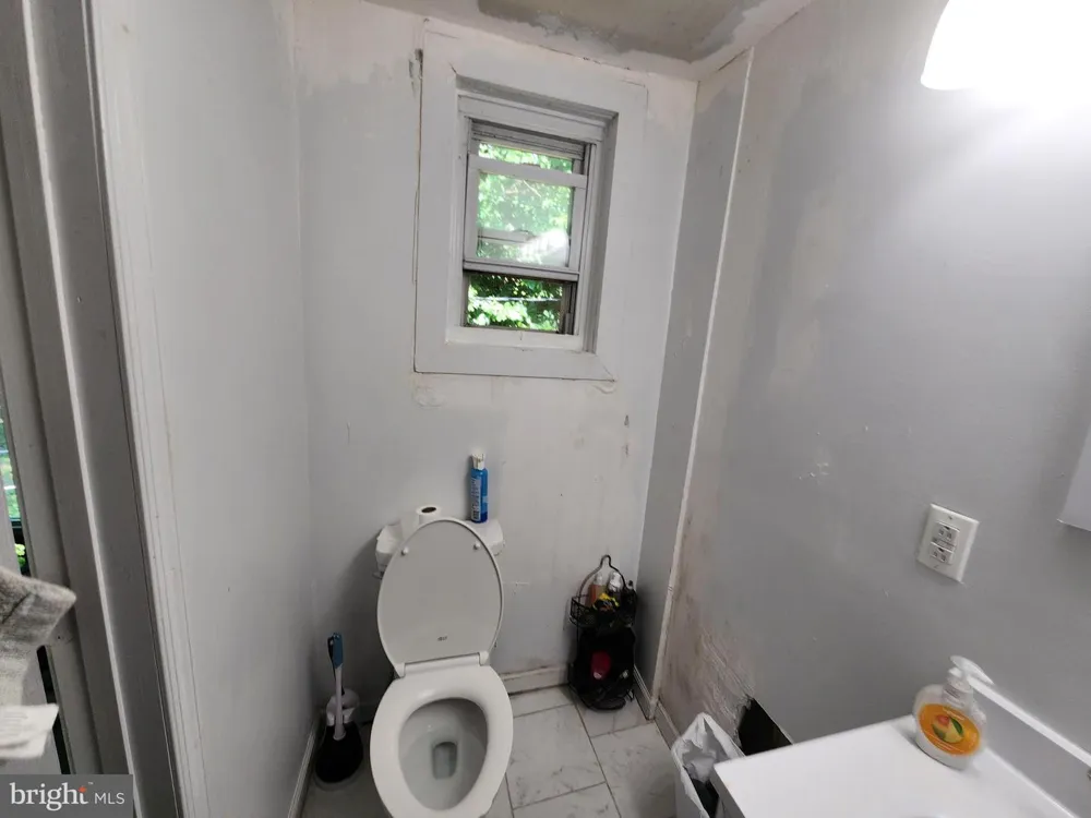 910 DUKELAND STREET Baltimore, MD 21216