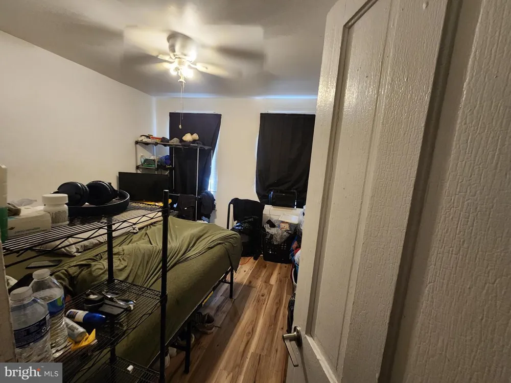 910 DUKELAND STREET Baltimore, MD 21216