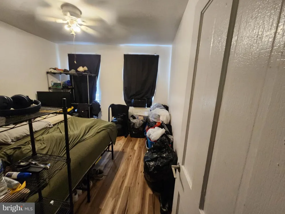 910 DUKELAND STREET Baltimore, MD 21216