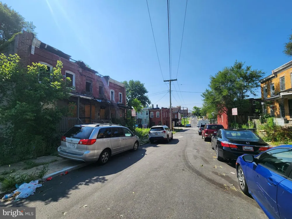 910 DUKELAND STREET Baltimore, MD 21216