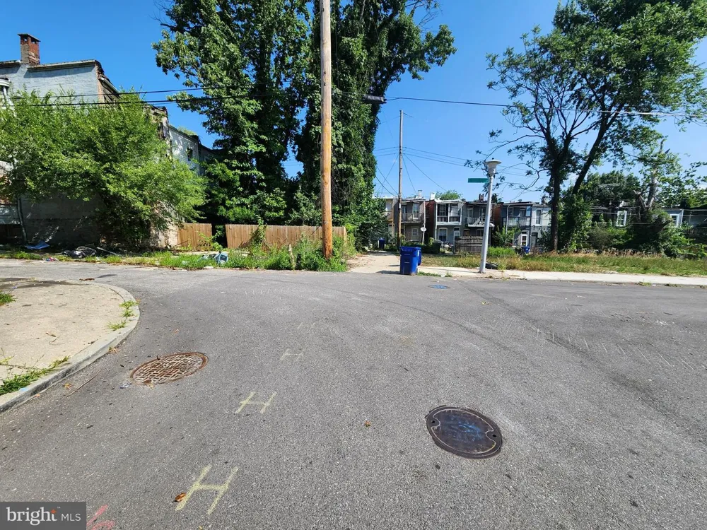 910 DUKELAND STREET Baltimore, MD 21216