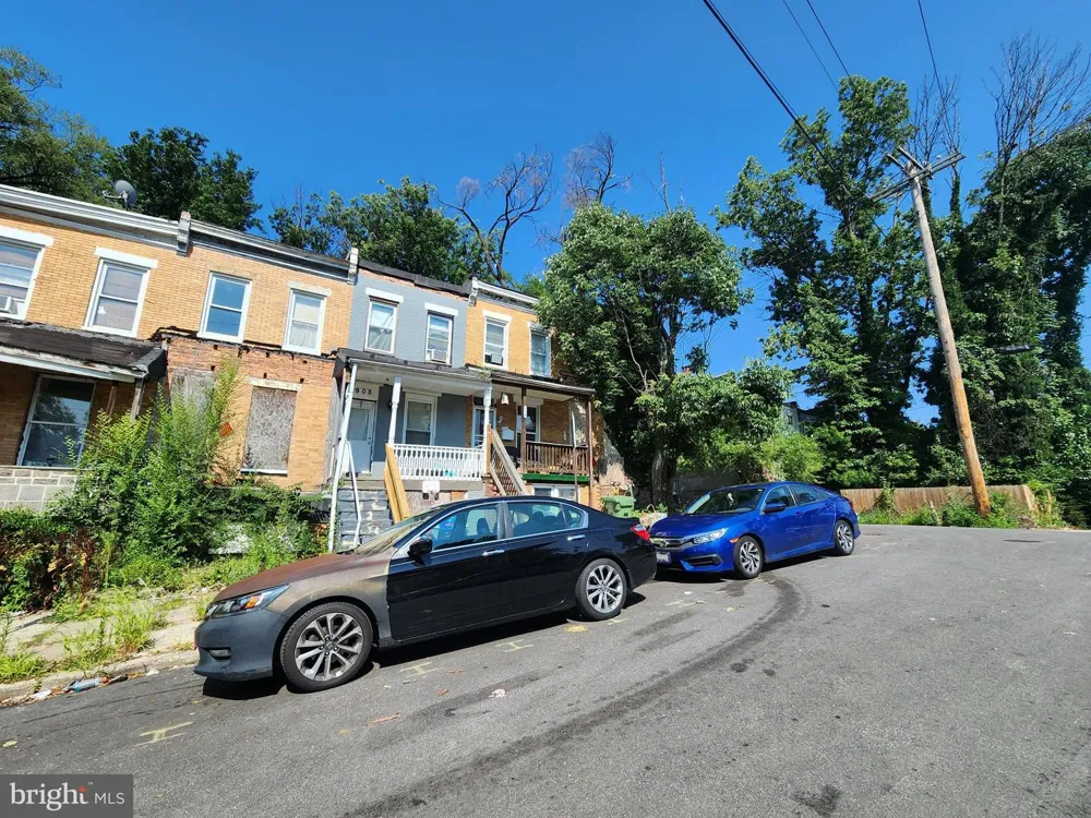 910 DUKELAND STREET Baltimore, MD 21216