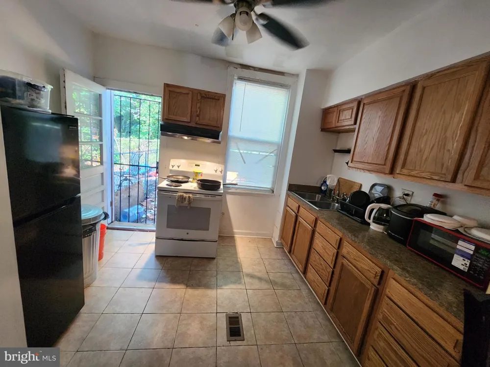 910 DUKELAND STREET Baltimore, MD 21216
