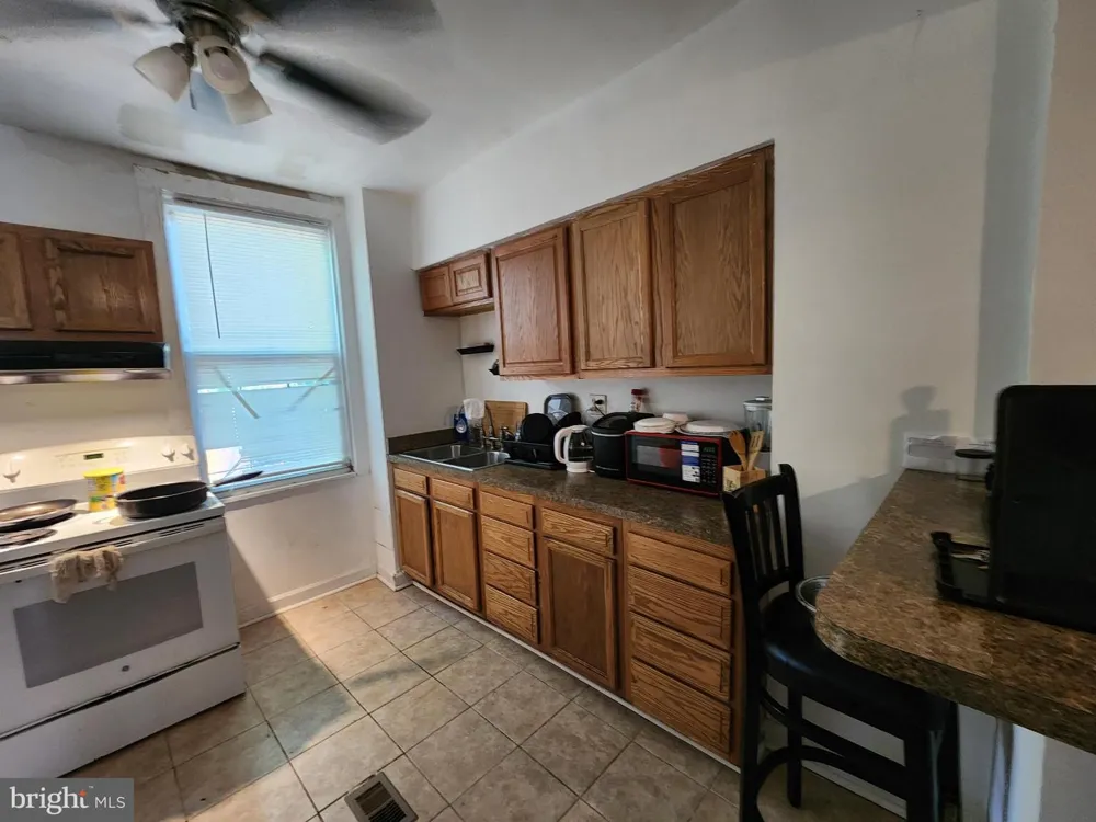 910 DUKELAND STREET Baltimore, MD 21216
