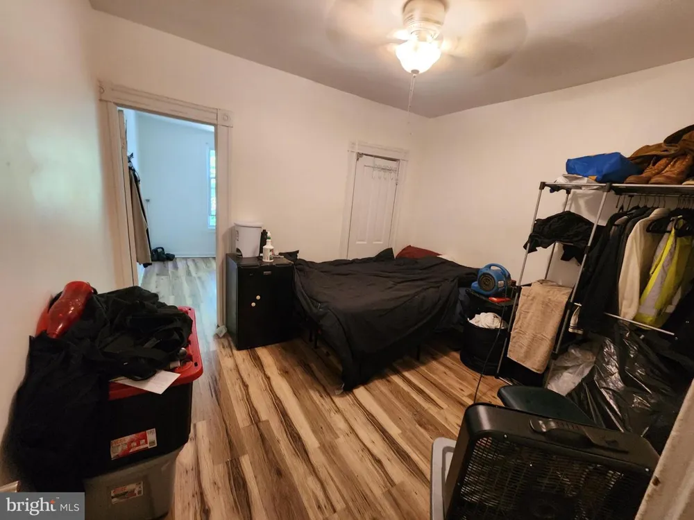 910 DUKELAND STREET Baltimore, MD 21216