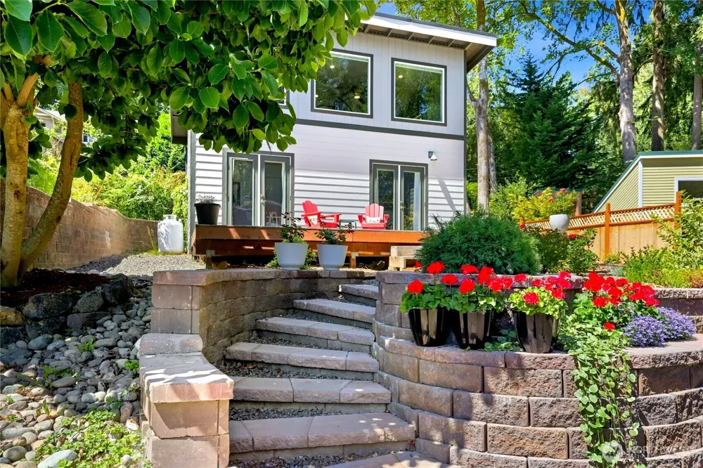 7237 NE Winfred Street Suquamish, WA 98392