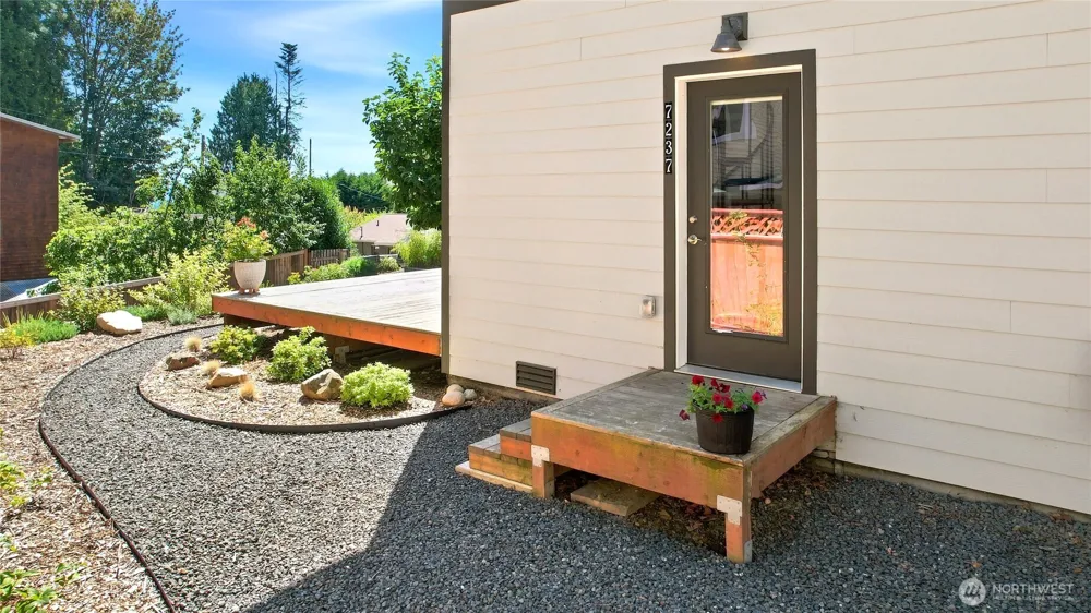 7237 NE Winfred Street Suquamish, WA 98392