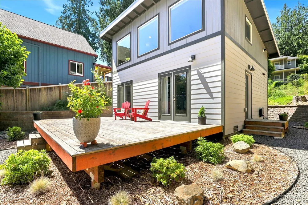 7237 NE Winfred Street Suquamish, WA 98392