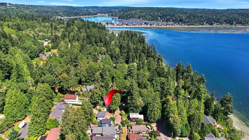 7237 NE Winfred Street Suquamish, WA 98392