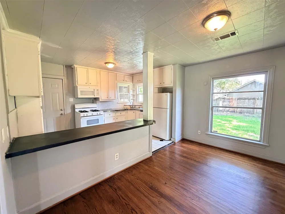 911 Gale Street Houston, TX 77009