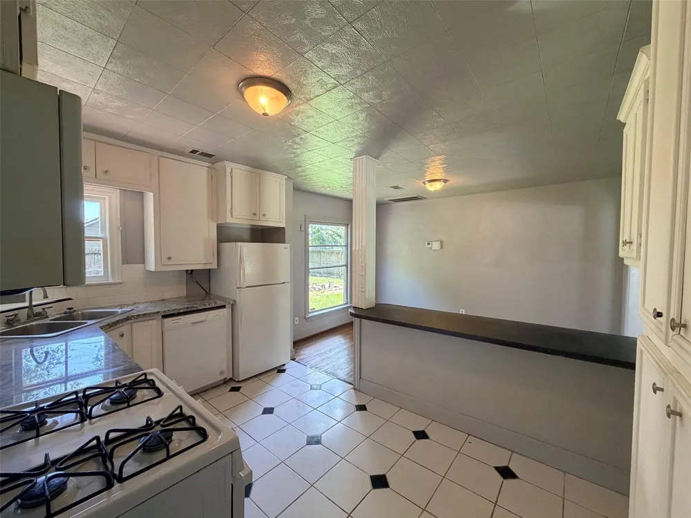 911 Gale Street Houston, TX 77009