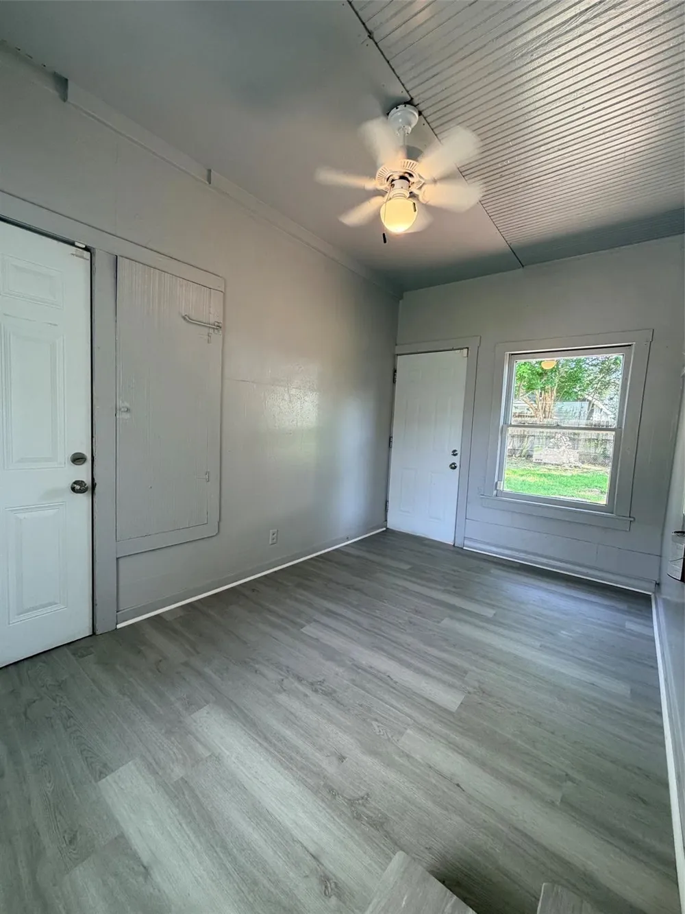 911 Gale Street Houston, TX 77009