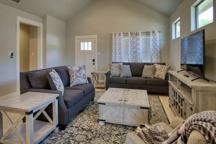 1247 Green Hill Drive Canyon Lake, TX 78133