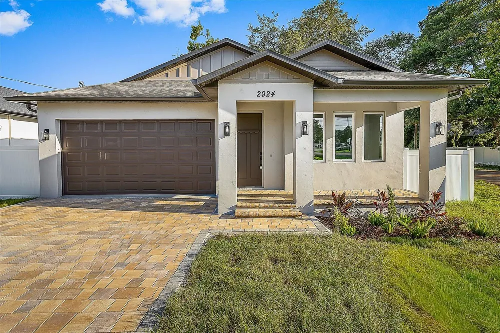 2922 W GIDDENS AVENUE Tampa, FL 33614