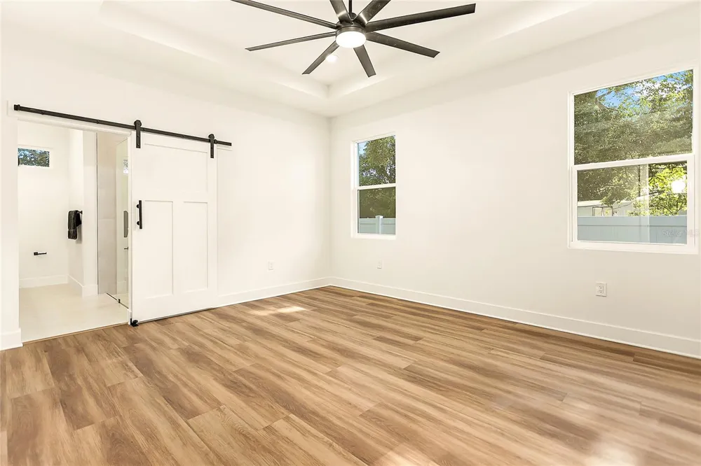 2922 W GIDDENS AVENUE Tampa, FL 33614