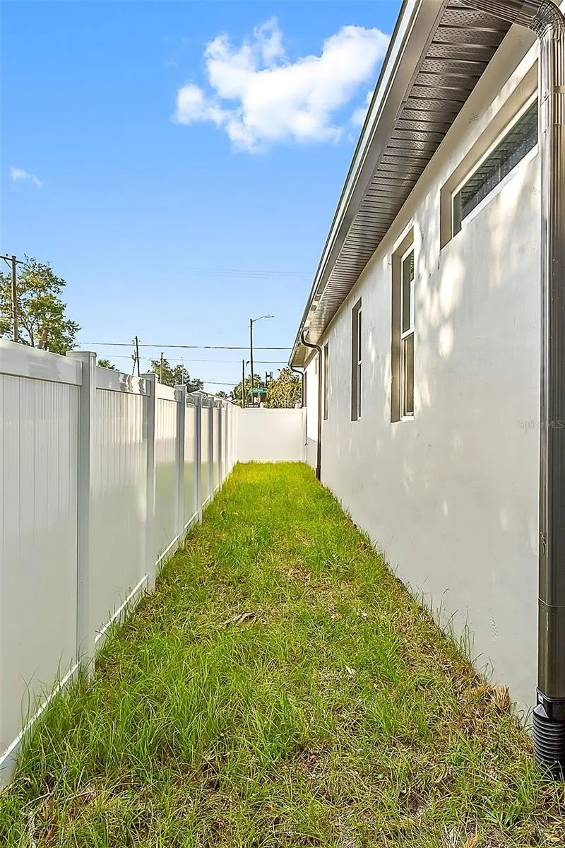 2922 W GIDDENS AVENUE Tampa, FL 33614