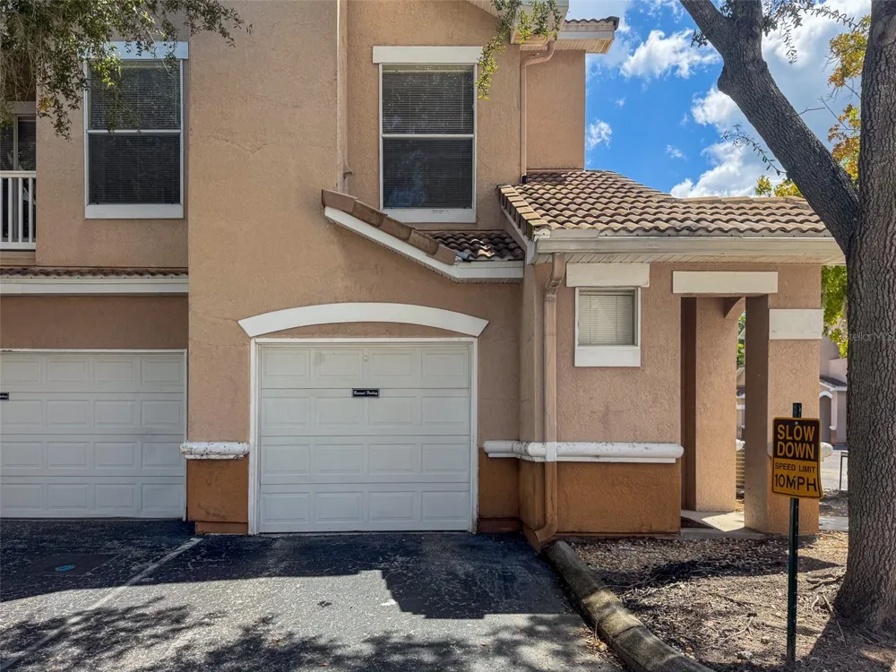 10561 VILLA VIEW CIRCLE #10561 Tampa, FL 33647