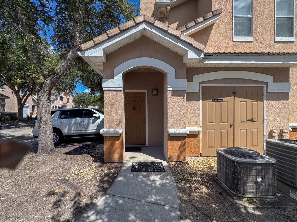 10561 VILLA VIEW CIRCLE #10561 Tampa, FL 33647