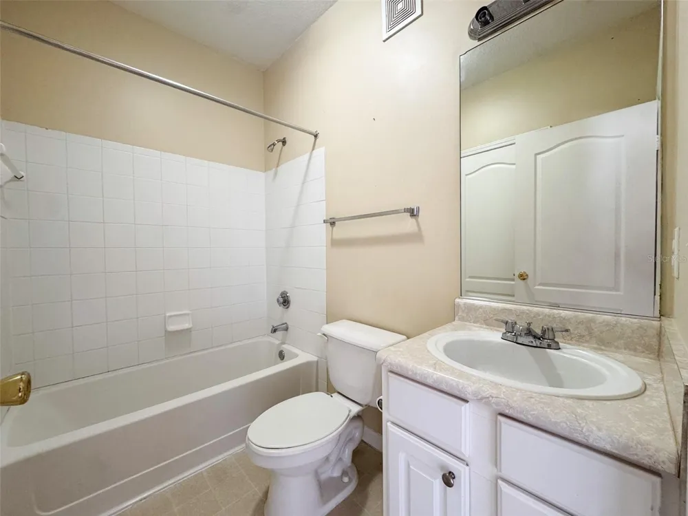 10561 VILLA VIEW CIRCLE #10561 Tampa, FL 33647