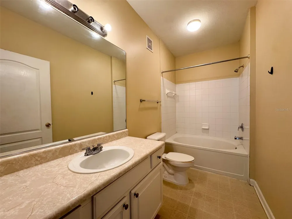 10561 VILLA VIEW CIRCLE #10561 Tampa, FL 33647