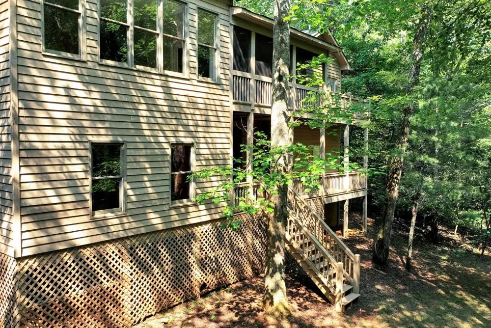 161 Falling Creek Sautee Nacoochee, GA 30571