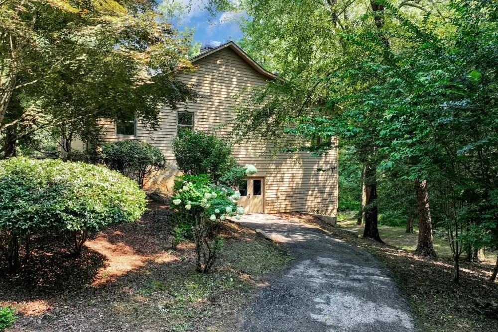 161 Falling Creek Sautee Nacoochee, GA 30571