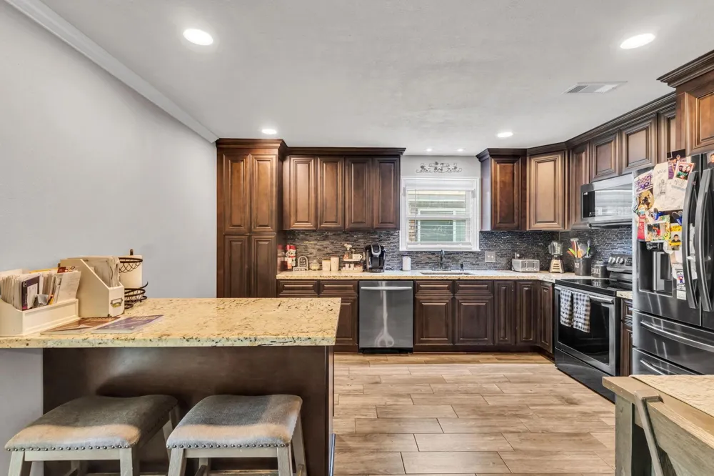 2601 Rose Avenue Groves, TX 77619