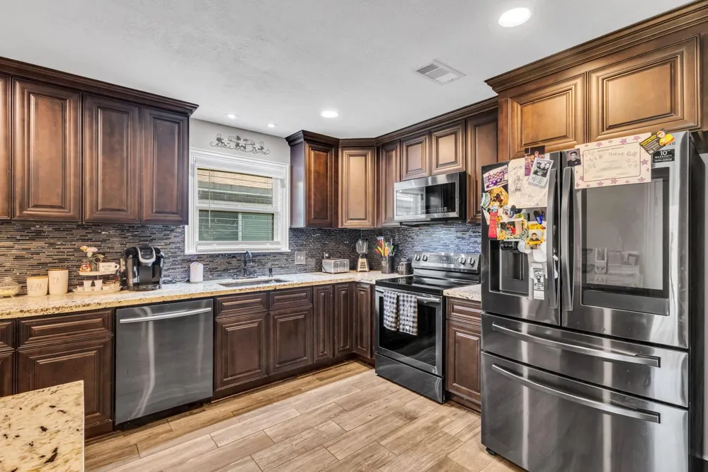 2601 Rose Avenue Groves, TX 77619