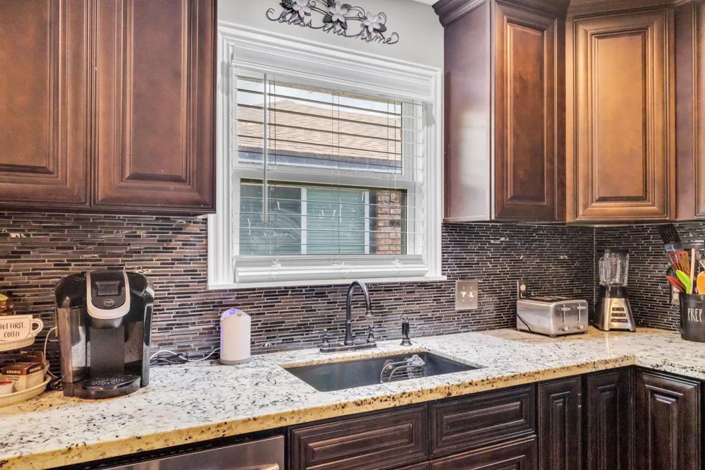 2601 Rose Avenue Groves, TX 77619