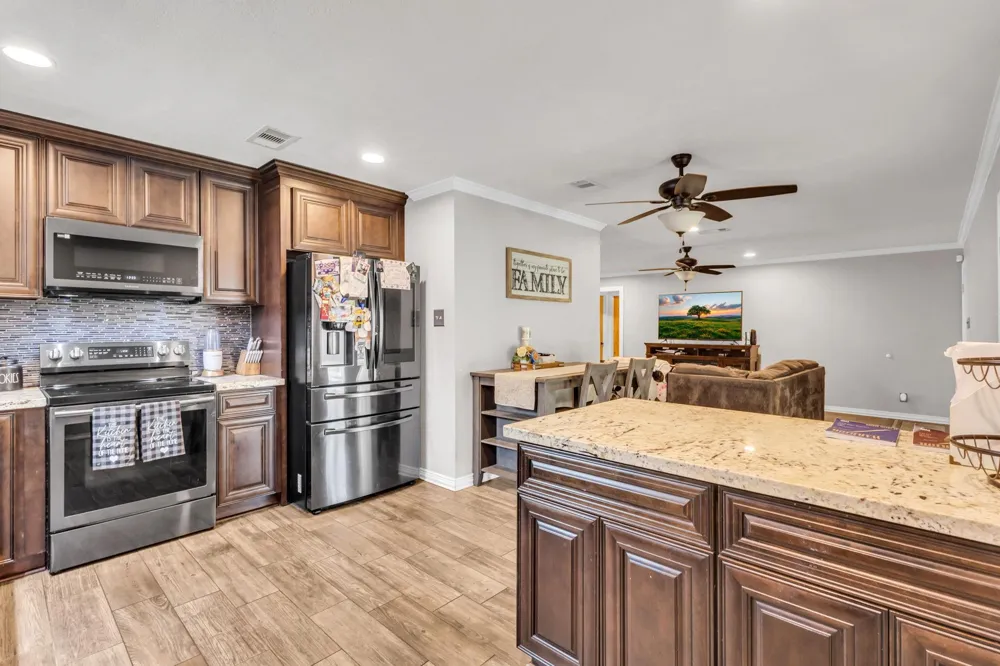 2601 Rose Avenue Groves, TX 77619