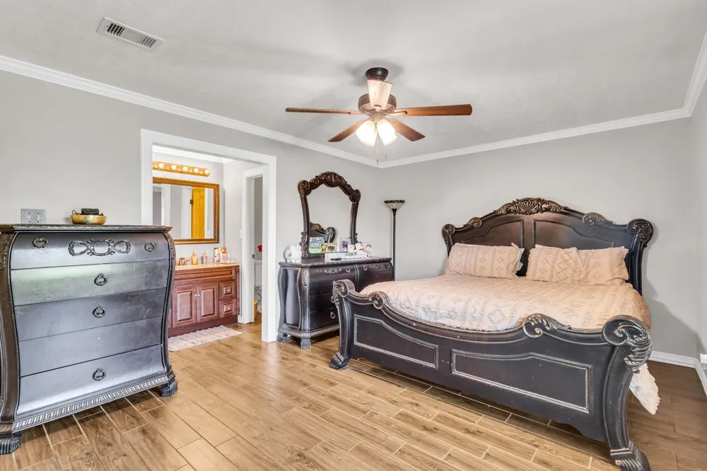 2601 Rose Avenue Groves, TX 77619